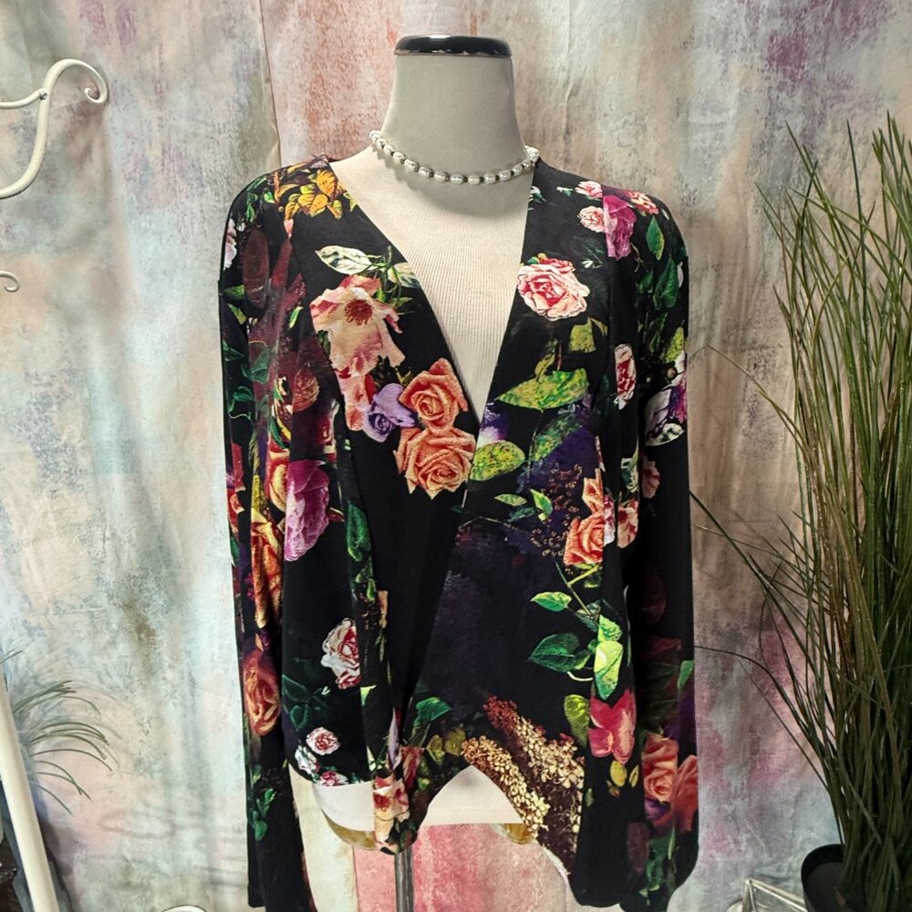 📌The Pyramid Collection Multicolored Floral Vertical Cutouts Down Back Jacket